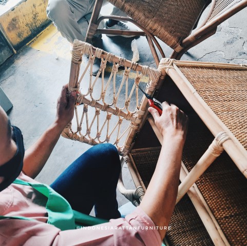 Finishing small kids rattan cabinet
