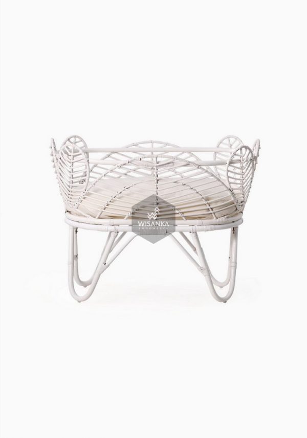 Nada Rattan baby crib