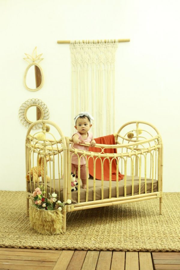 Rainbow rattan baby cot